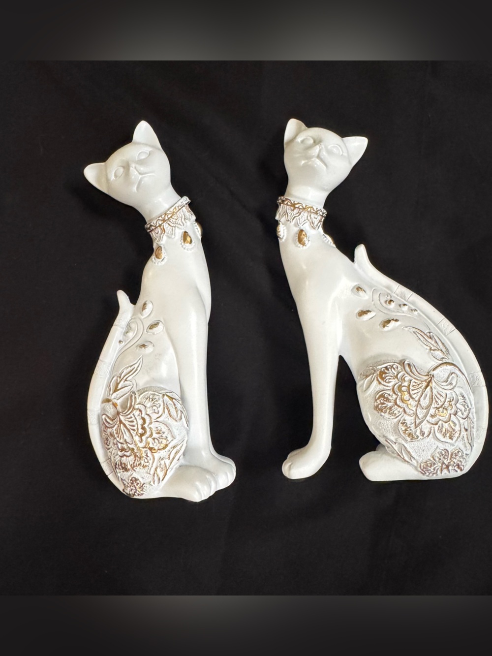 Elegant White Molded Cat Figurine Pair with Gold Accents